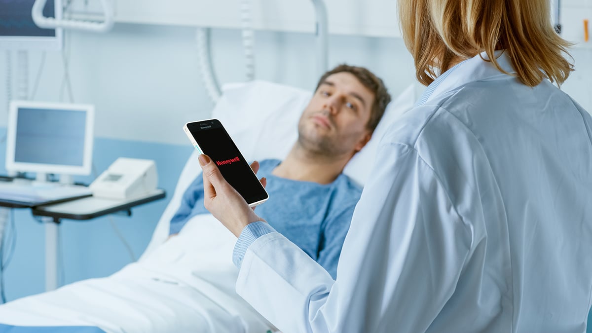 sps-ppr-Honeywell_Healthcare_CT30 XP HC_nurse_2_Lowres